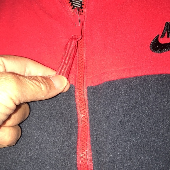 Boy’s Reversible Nike Vest - Picture 4 of 11
